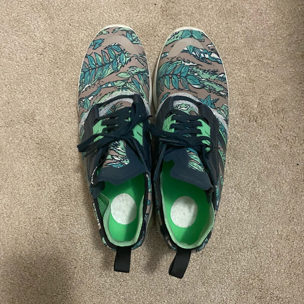 Men’s Adidas sneakers size 10